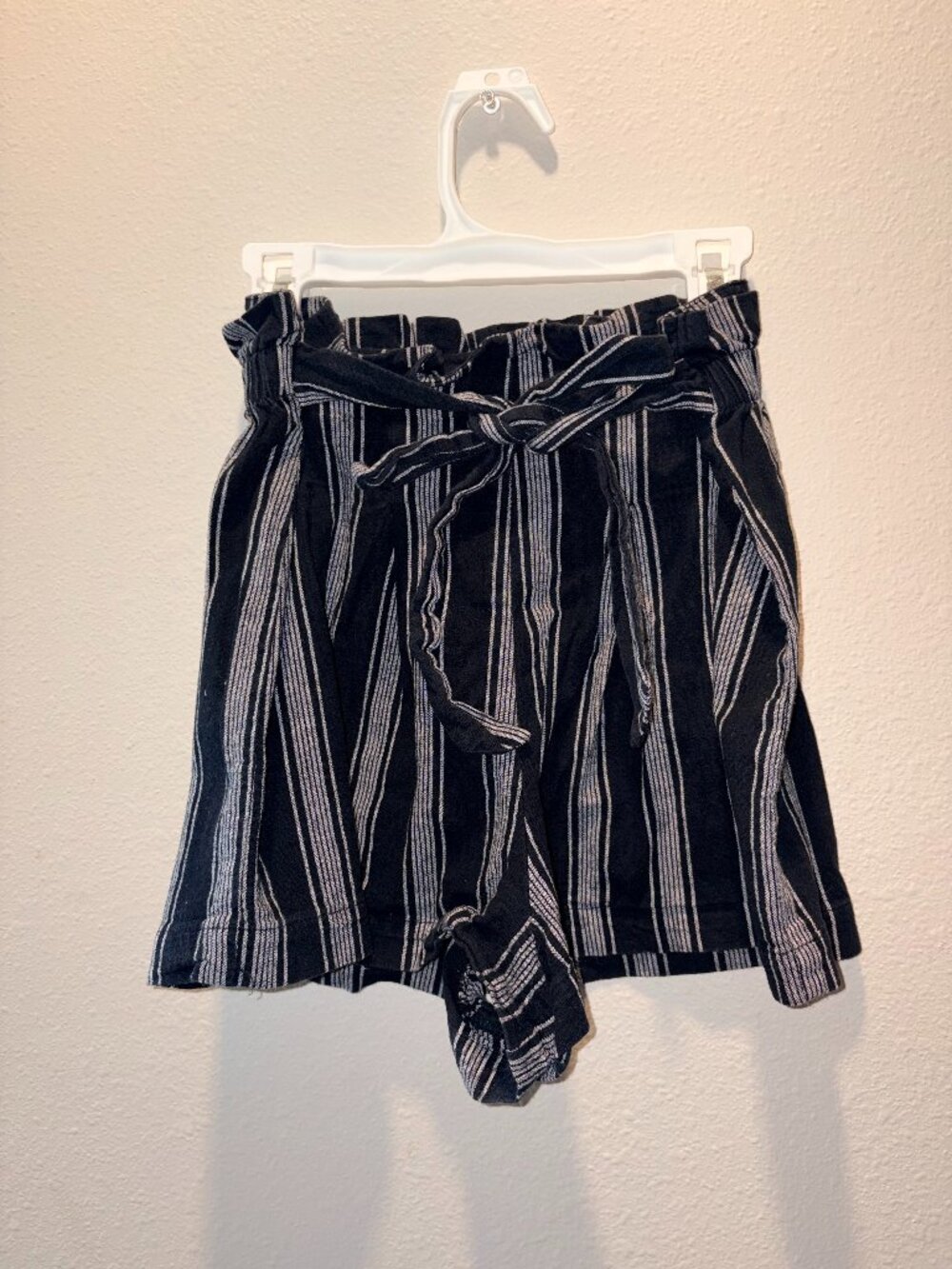 Hollister Striped Paperbag Shorts w/ Vertical Stripes - Small